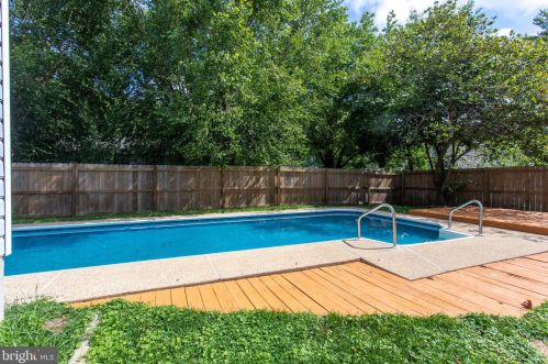 1178 Holly Ave, Shady Side MD 20764-9550 exterior