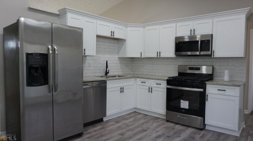 3260 Creekwood Dr, Rex GA  30273-2121 exterior