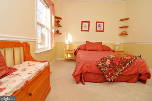 34 Colonel Miles Ct, Harpers Ferry WV 25425-3109 exterior