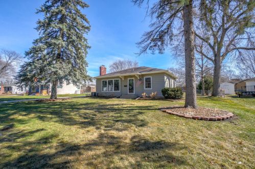 1930 Arona St, Saint Paul MN  55113-5843 exterior