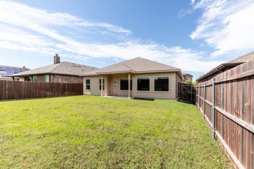 1824 Kachina Lodge Rd, Fort Worth TX  76131-2403 exterior