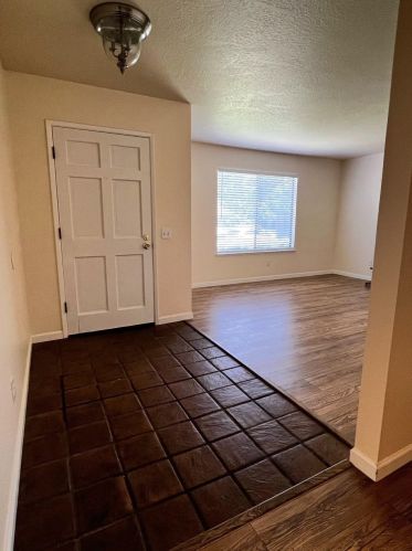 2445 Ham Ln, Lodi, CA 95242-4548