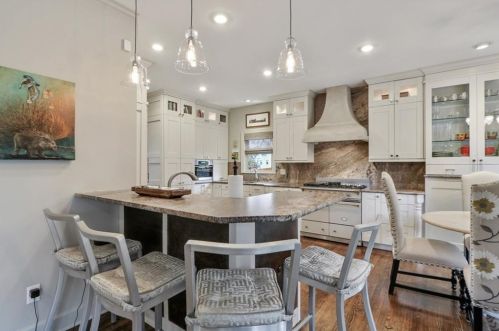 2313 Colonial Dr, Atlanta GA  30319-3806 exterior