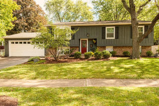 8105 Eastwood Ln, Downers Grove IL  60517-4131 exterior