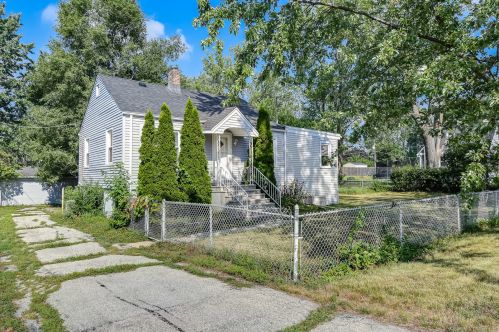 254 Village Rd, Willowbrook, IL 60527-6165