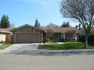 3866 Cleo Ave, Fresno, CA 93722-1124