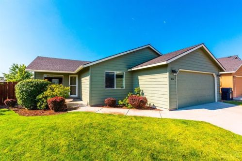 854 Nickernut Pl, Eagle Crest, OR 97756-7627