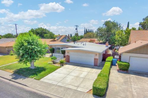 261 Berryessa Dr, Vacaville, CA 95687-4937