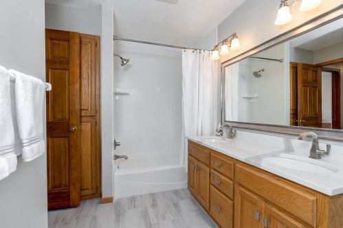 13606 Duluth Dr, Saint Paul MN 55124-8797 exterior