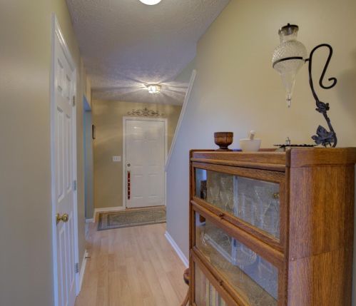 9639 Fallsridge Ct, Cincinnati, OH 45231-2885