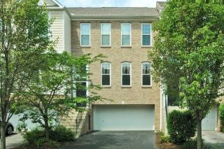 2845 Acarie Dr, Columbus, OH 43219-6198