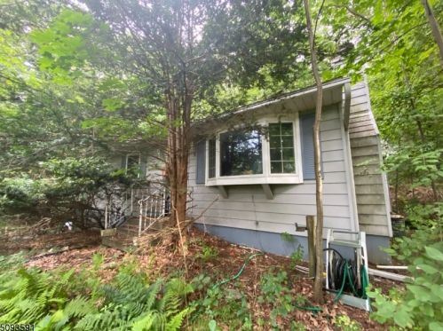 208 Karrville Rd, Port Murray, NJ 07865-4123