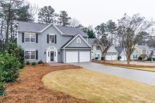 1095 Hidden Pond Ln, Roswell, GA 30075-2481