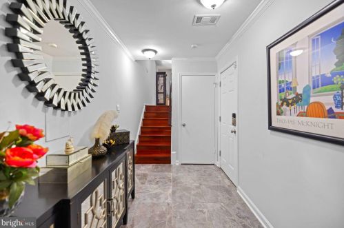 7583 Chrisland Cv, Falls Church, VA 22042-7558