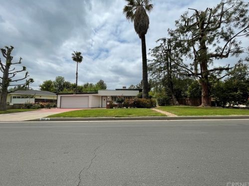 5825 Hillview Park Ave, Van Nuys, CA 91401-4021