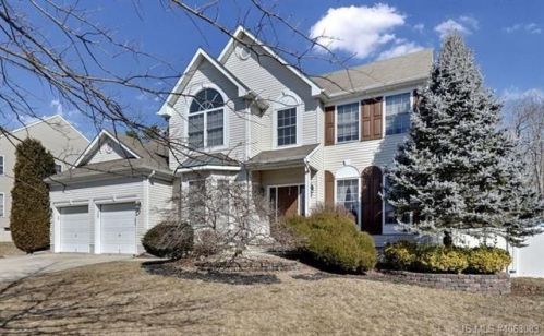 17 Brittany Dr, Berkeley Township, NJ 08721-2482