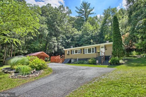 8433 Mountain Rd, Harrisburg, PA 17112-8725