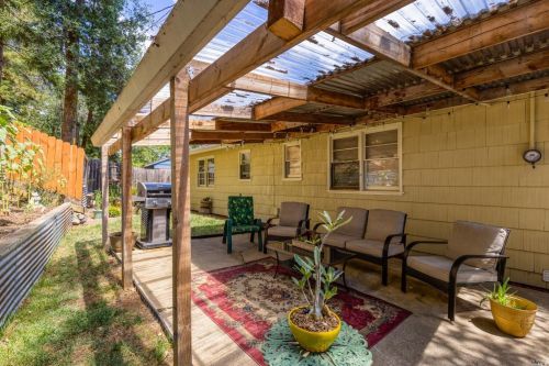 650 Mendocino Dr, Ukiah CA  95482-5606 exterior