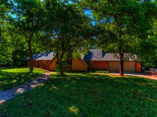 1204 Shelly Ln, Edmond, OK 73034-8121