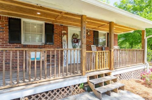 639 San Fernando Dr, Smyrna GA  30080-1435 exterior