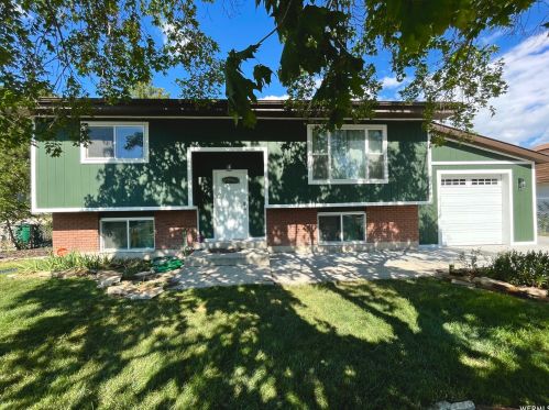 6623 Somerset Dr, Taylorsville, UT 84084-1624