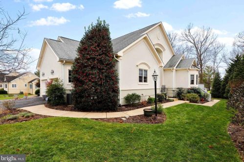 32 Juniper Dr, Shepherdstown, WV 25443-4072