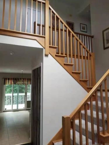 8 Tuttle Cir, Wapping CT  06074-1872 exterior