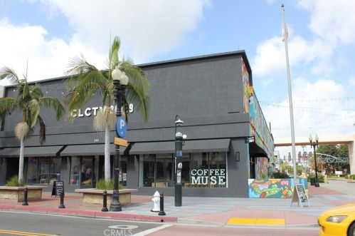 450 4th St, Santa Ana CA  92701-4709 exterior