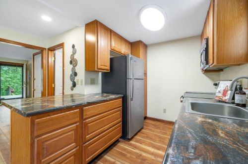12 Landmark Ln, Goffstown, NH 03045-2710