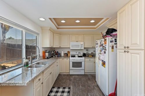 6278 Cross River Dr, Riverside CA  92509-6935 exterior