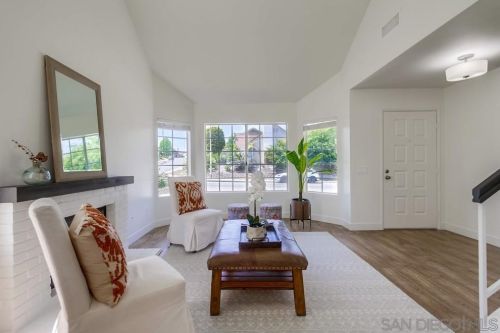 1376 Darwin Dr, Oceanside CA  92056-6618 exterior