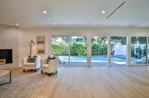 5810 Mammoth Ave, Van Nuys CA  91401-4419 exterior