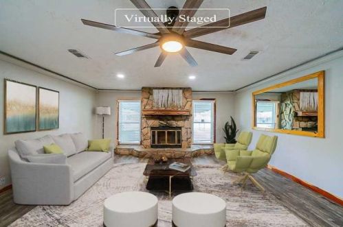 1 Painter Ct, Angleton, TX 77515-5109