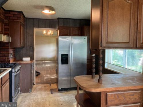 3206 Hessney Dr, Falls Church, VA 22042-4204