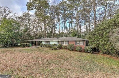 4132 Haverhill Dr, Atlanta GA  30342-3818 exterior