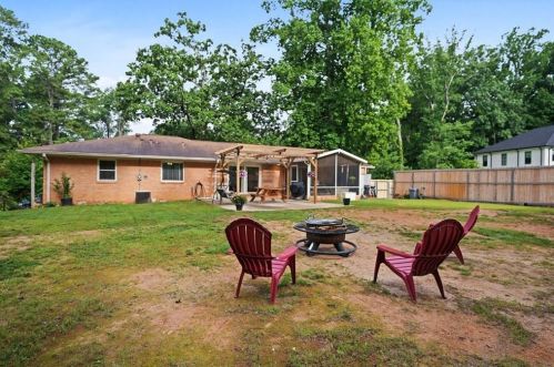 1381 Carolyn Dr, Atlanta GA  30329-3546 exterior