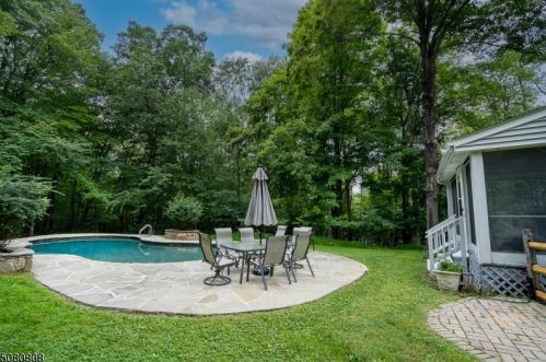 3 Dogwood Ln, Califon, NJ 07830-3408