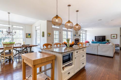 8 Parker Farm Ln, Amherst, NH 03031-4400