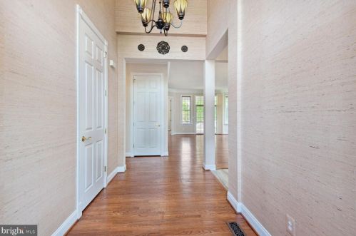 15513 Alderbrook Dr, Haymarket, VA 20169-6129