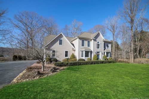 16 Morris Ln, East Lyme, CT 06333-1537