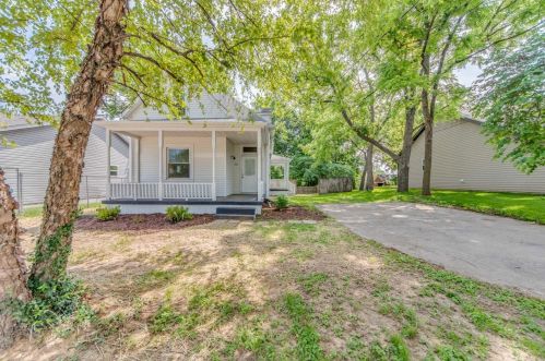 212 Shumate Ave, Hazelwood, MO 63043-2634