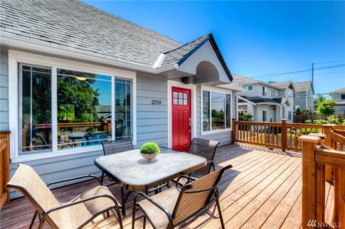 2208 Smithers Ave, Seattle, WA 98055-4239