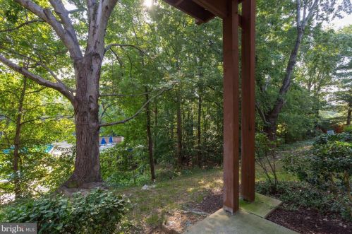7705 Lexton Pl, Springfield VA  22152-3834 exterior