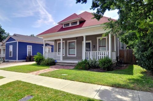 1316 Lake St, Fort Worth, TX 76104-4371