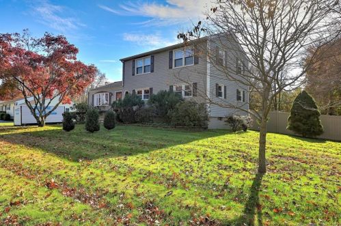 39 Sigwin Dr, Milford, CT 06461-2028