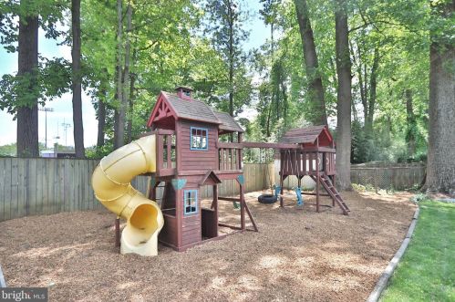 5308 Dunleigh Dr, Springfield, VA 22015-1651