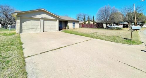 3517 Cobblestone Dr, Fort Worth TX  76140-1248 exterior