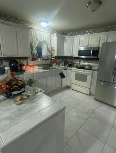 71 Wayne St, Providence, RI 02908-3735