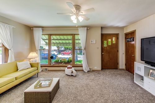 8351 Oleander Ave, Niles IL  60714-2551 exterior