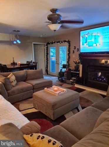 100 Chestnut Ave, Camden NJ  08107-2207 exterior